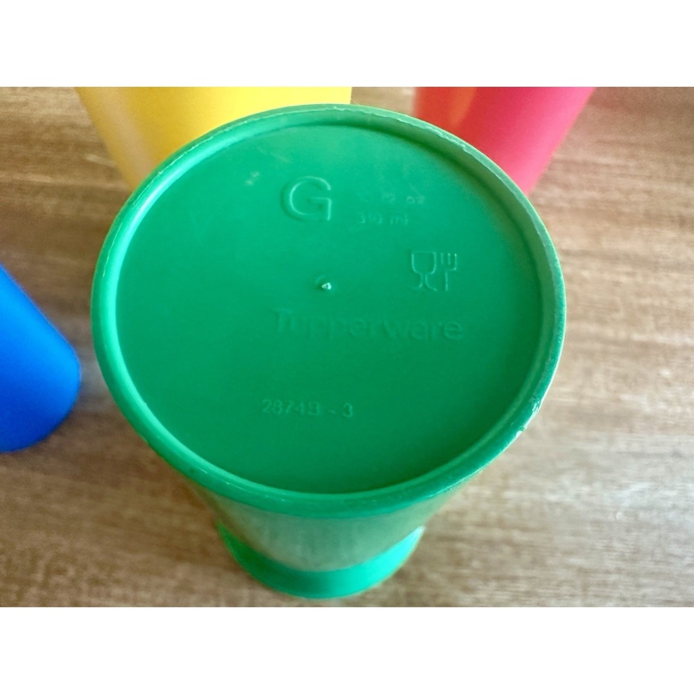 Classic Tupperware Cups Kids Primary Colors Set Of 4 Vintage 10 Oz - Picture 4 of 4